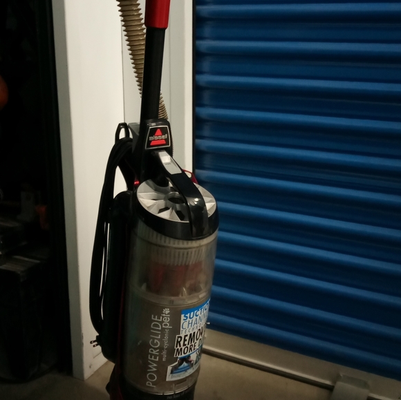 Bissell vacuum - Picture 3 of 3